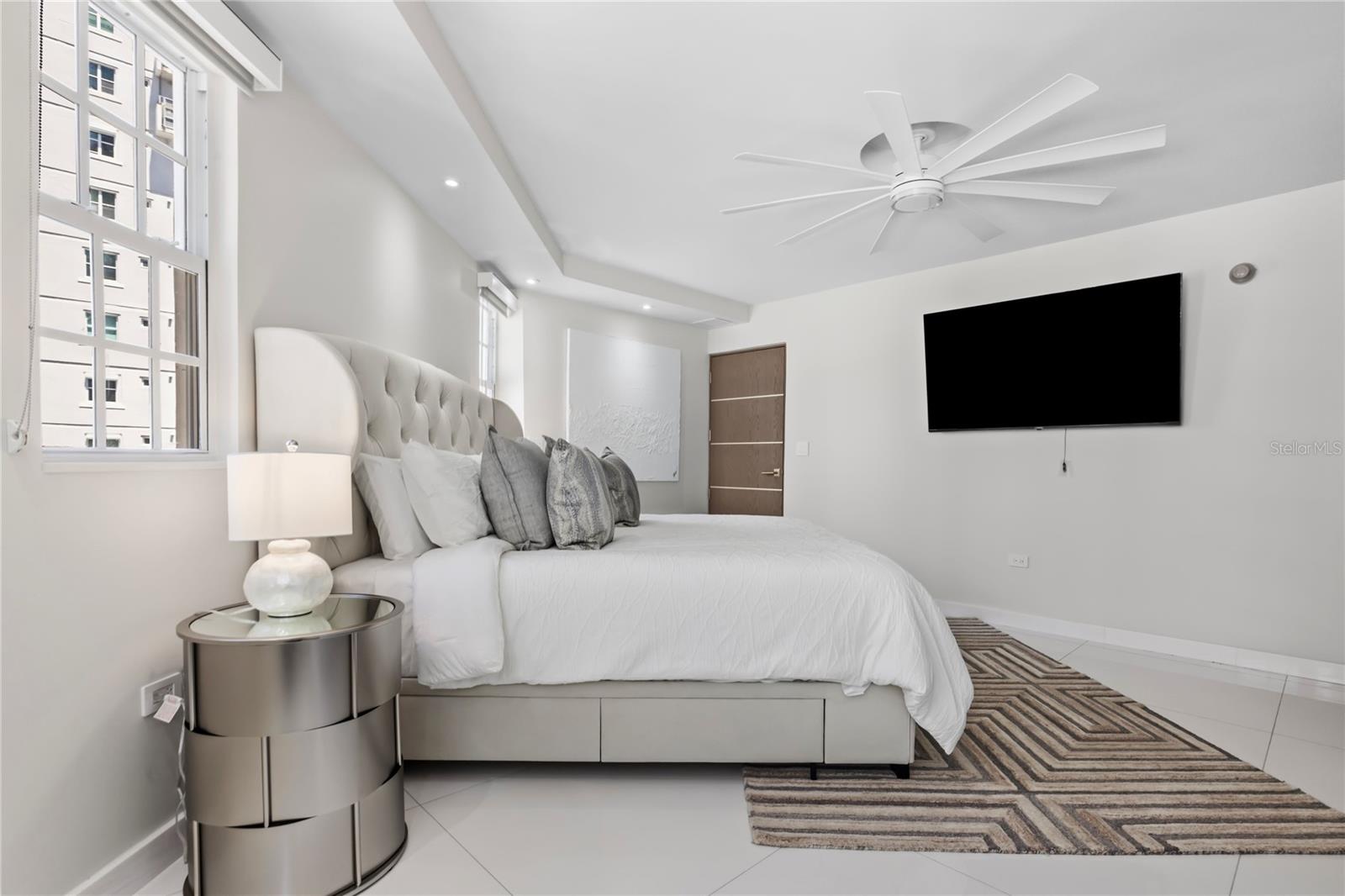 EL PLAZA CONDOMINIUM - Residential