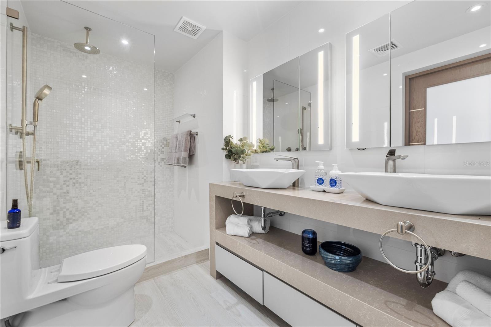 EL PLAZA CONDOMINIUM - Residential