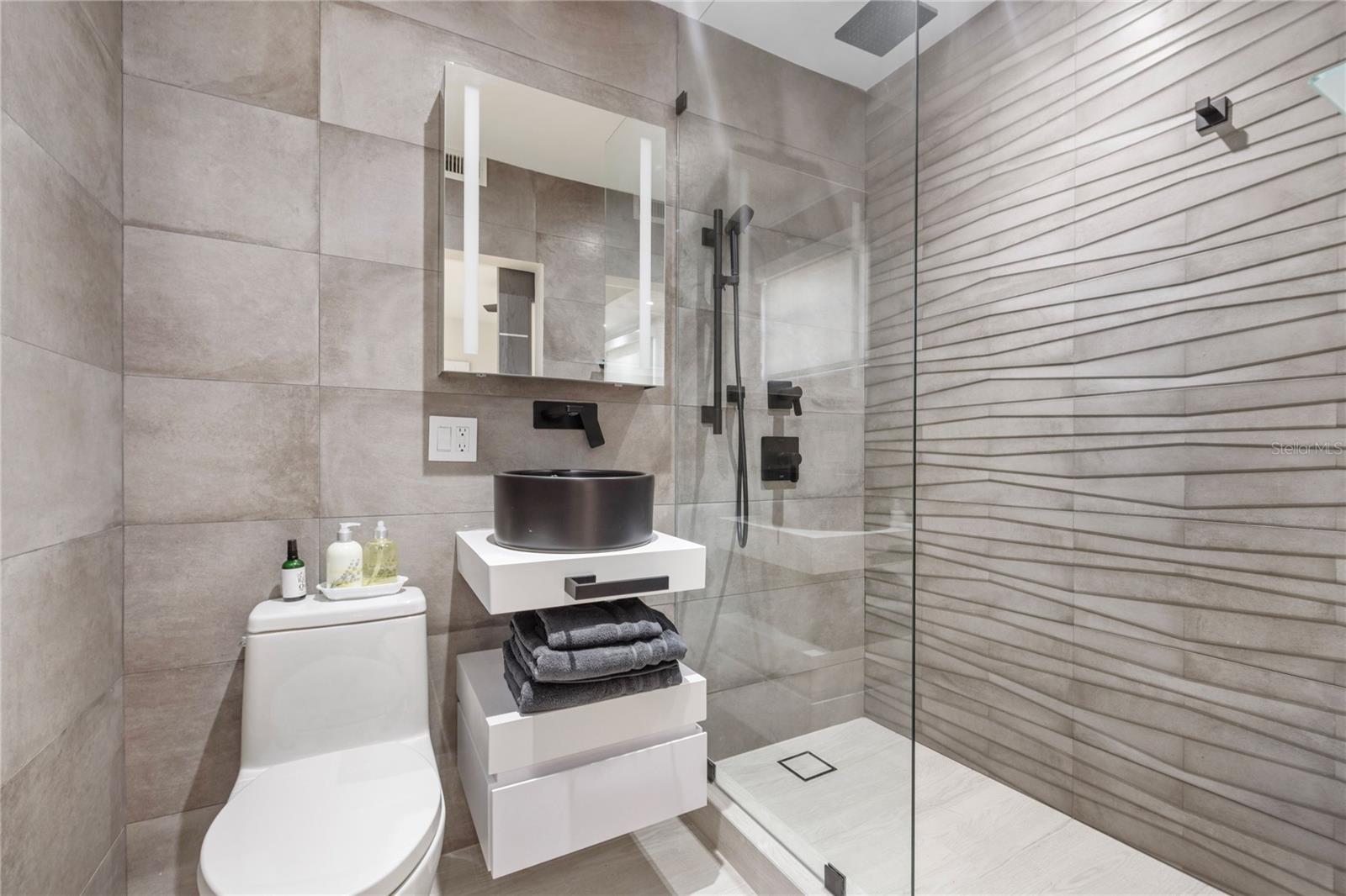 EL PLAZA CONDOMINIUM - Residential