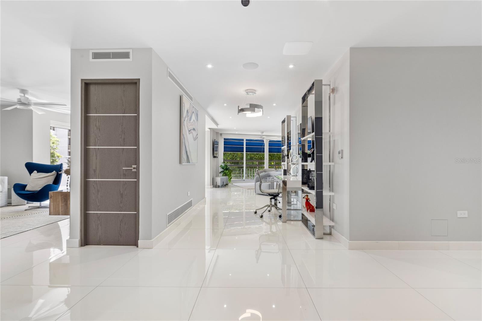 EL PLAZA CONDOMINIUM - Residential