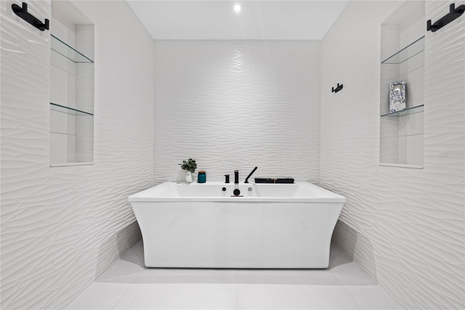 EL PLAZA CONDOMINIUM - Residential