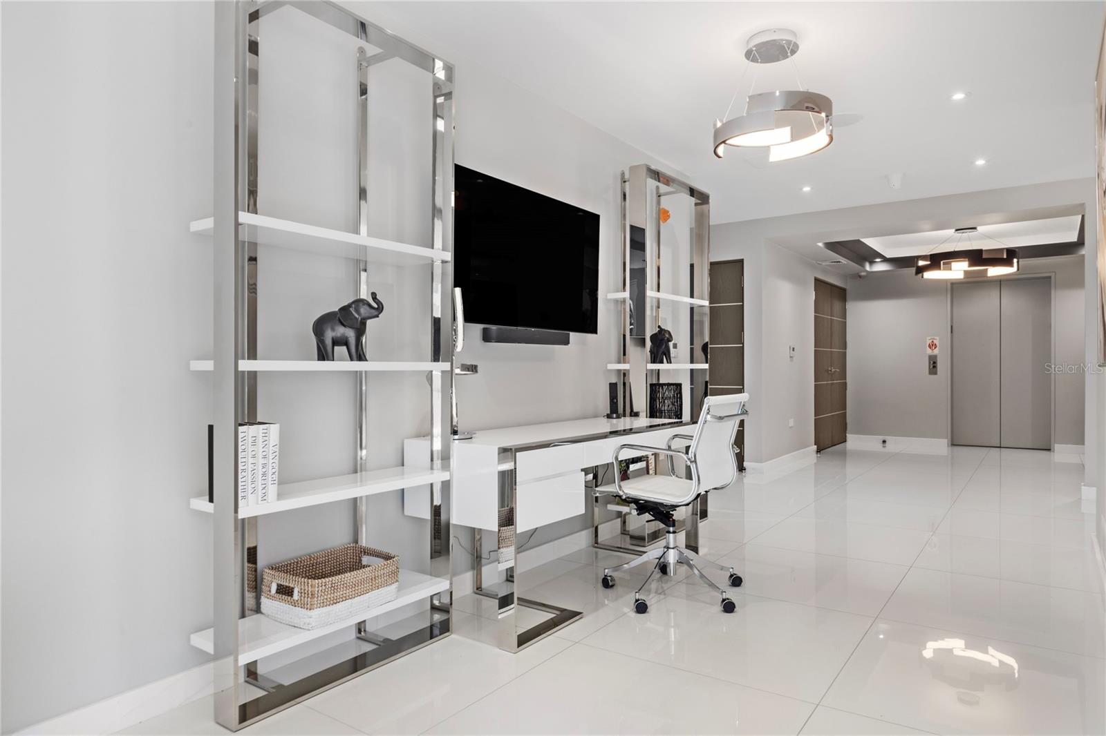 EL PLAZA CONDOMINIUM - Residential