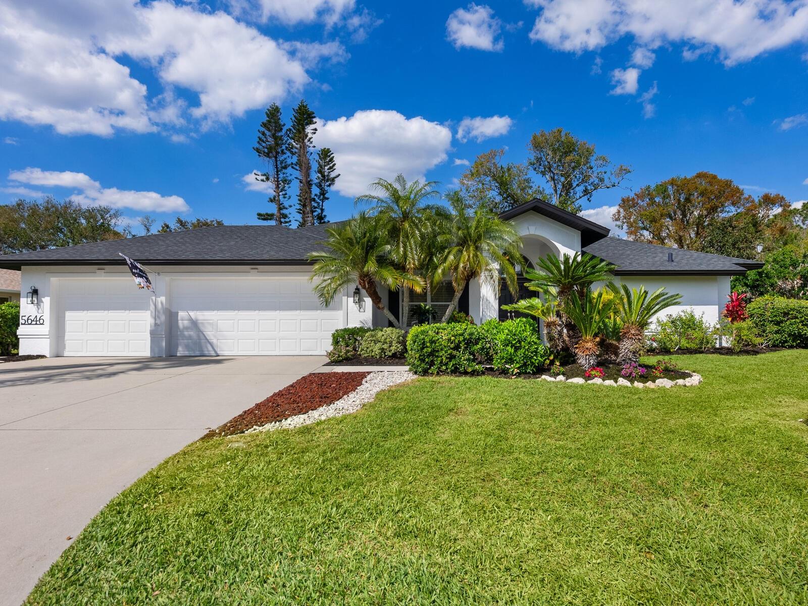 5646 COUNTRY LAKES DRIVE