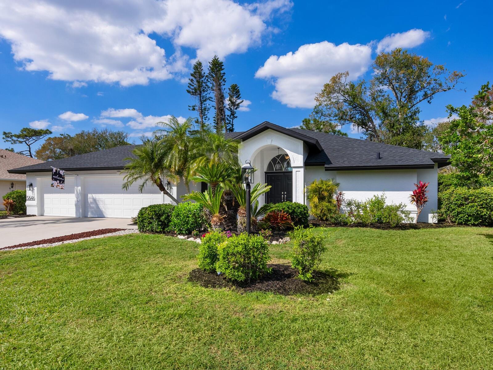 5646 COUNTRY LAKES DRIVE