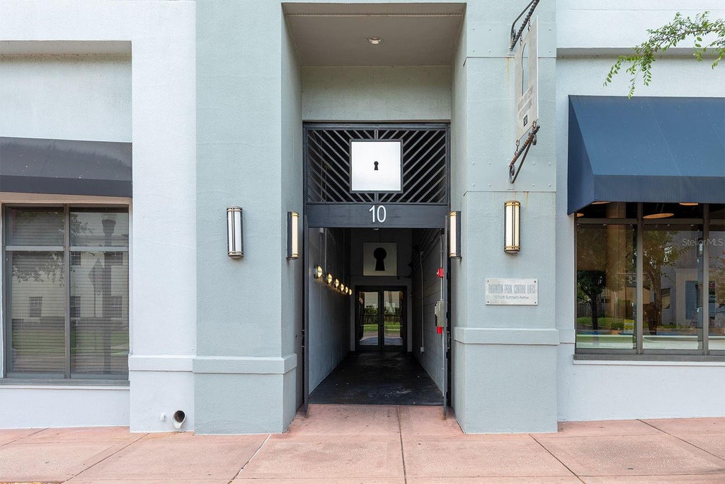 Photo of 10 N Summerlin Avenue #14, Orlando, FL 32801 (MLS # O6421801)