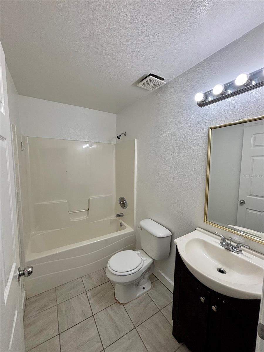 STRATFORD ESTATE - Residential Lease