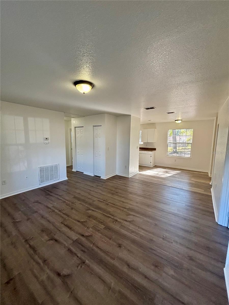 STRATFORD ESTATE - Residential Lease