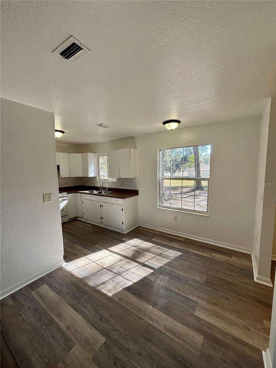 STRATFORD ESTATE - Residential Lease