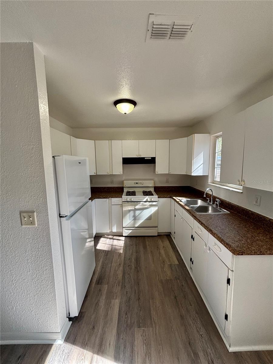 STRATFORD ESTATE - Residential Lease