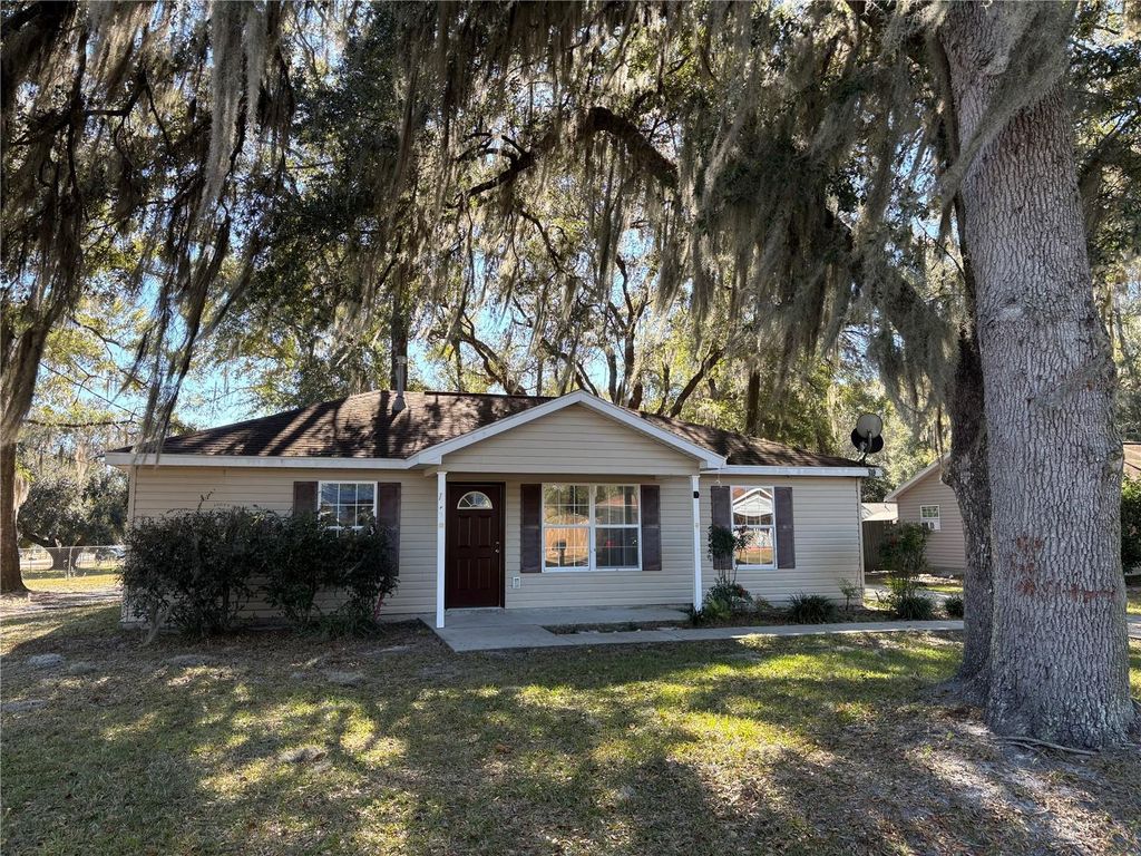 Photo of 1528 NE 31st Street, Ocala, FL 34479 (MLS # OM720611)