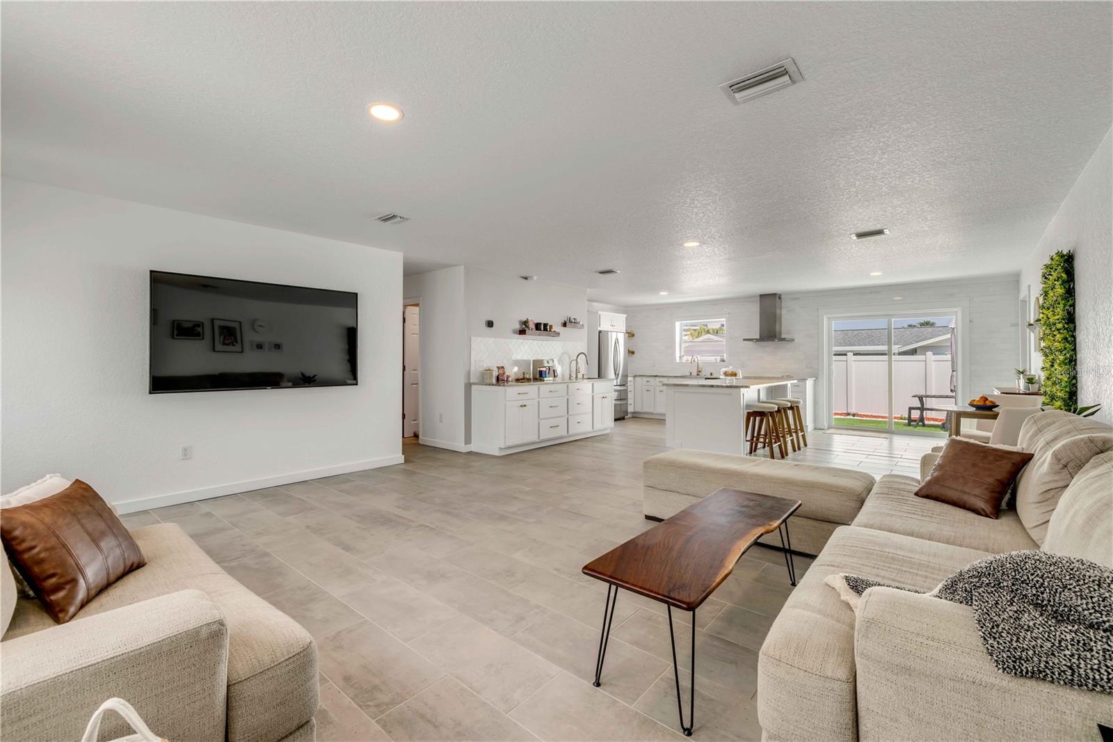 4443 DORIS DRIVE
