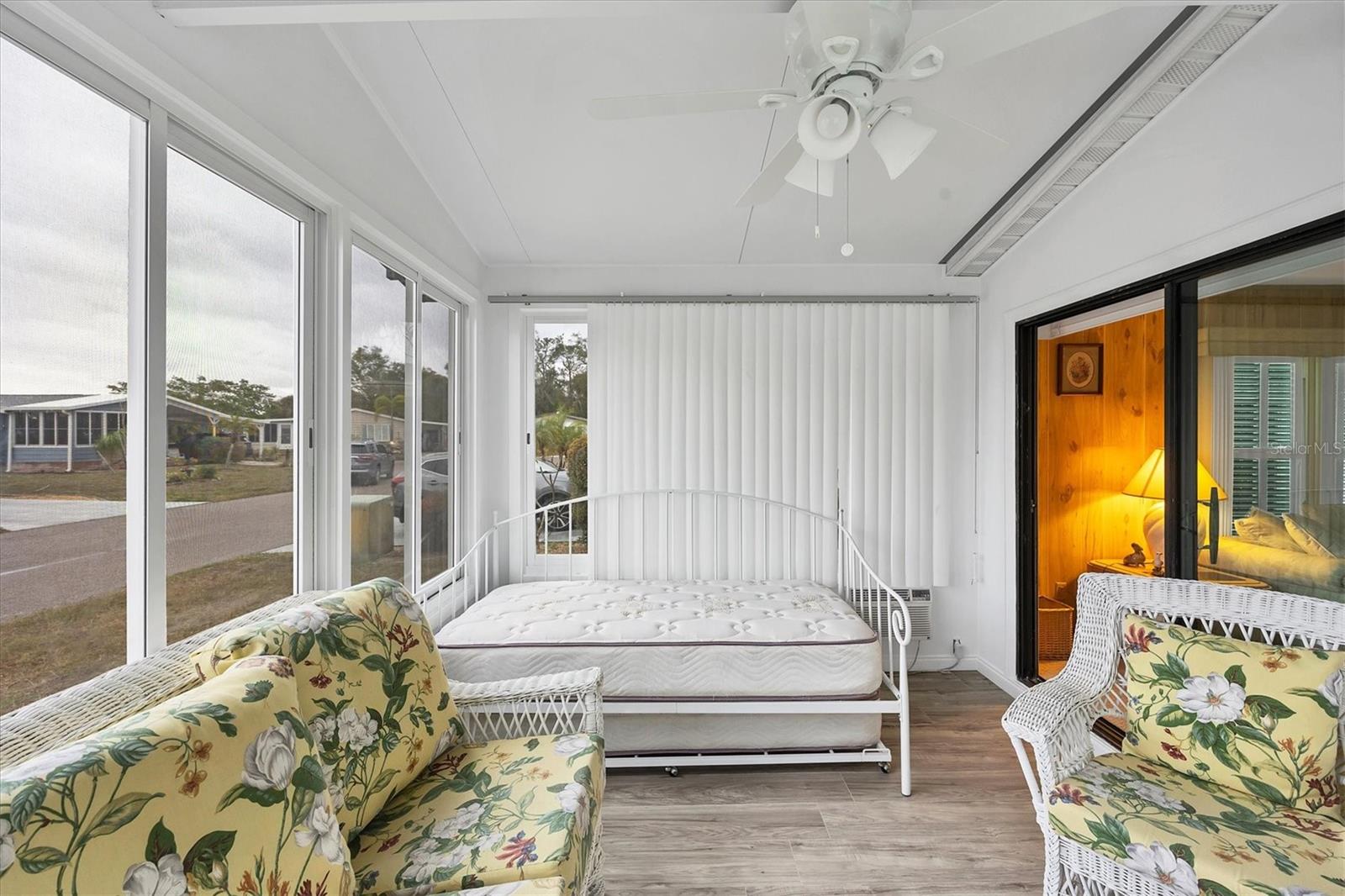 TANGERINE WOODS - Residential