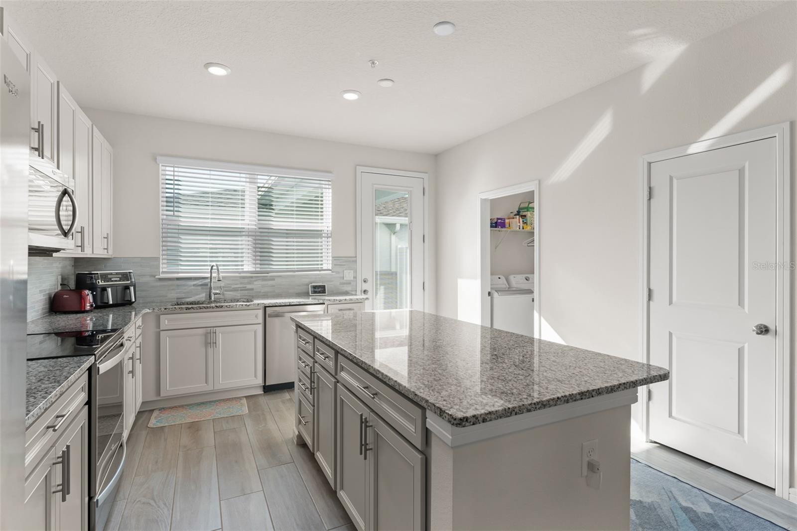 ISLES/LK NONA PH 1A - Residential