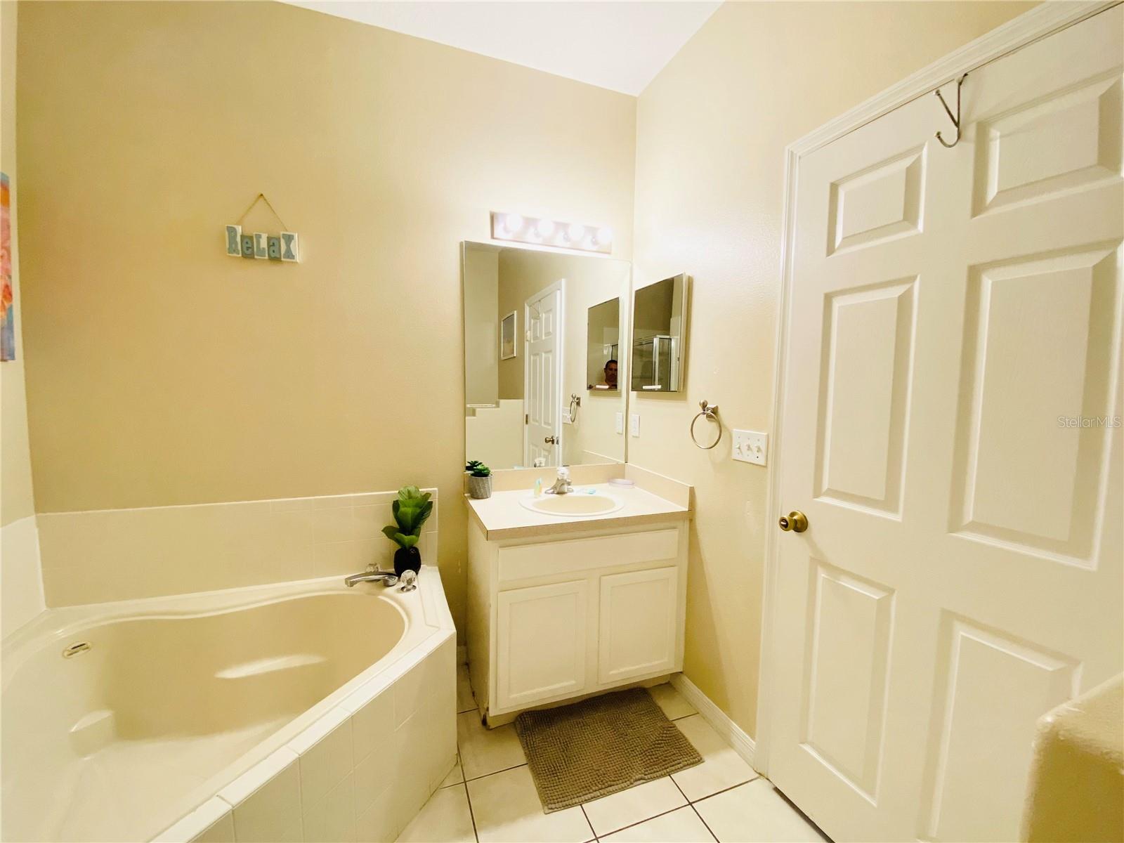 GLENBROOK SUB - Residential Lease