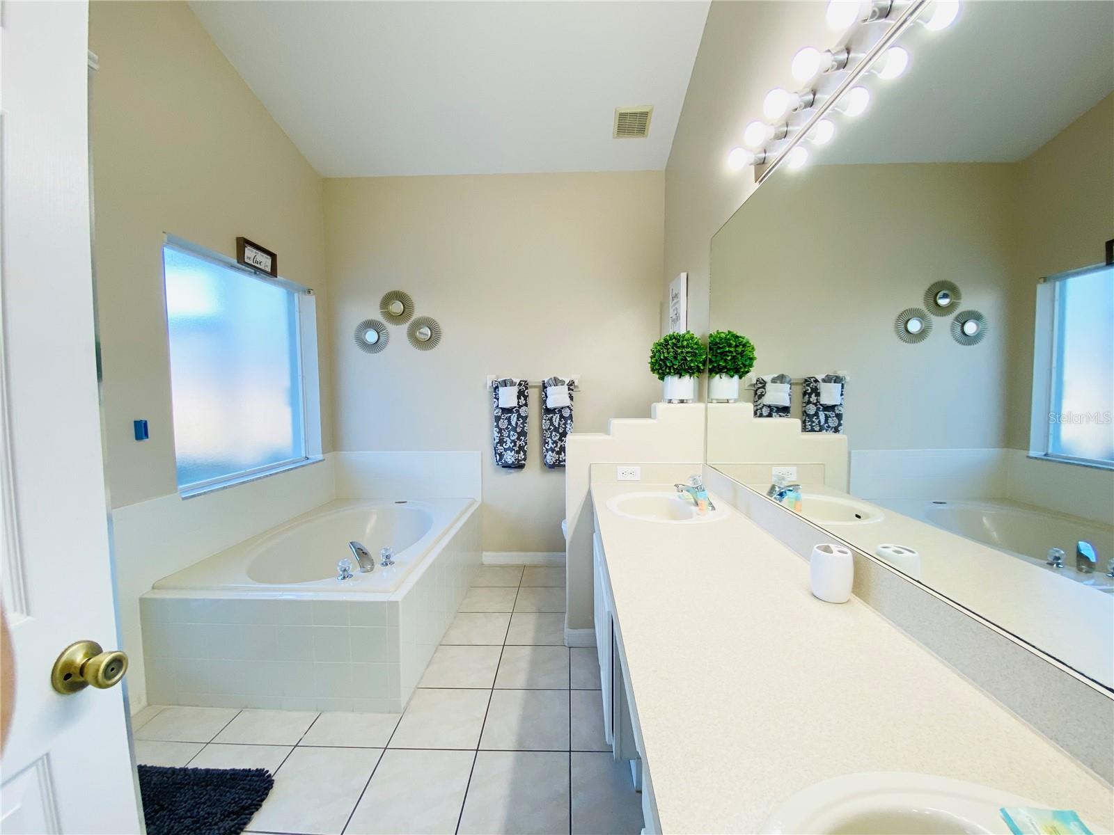 GLENBROOK SUB - Residential Lease