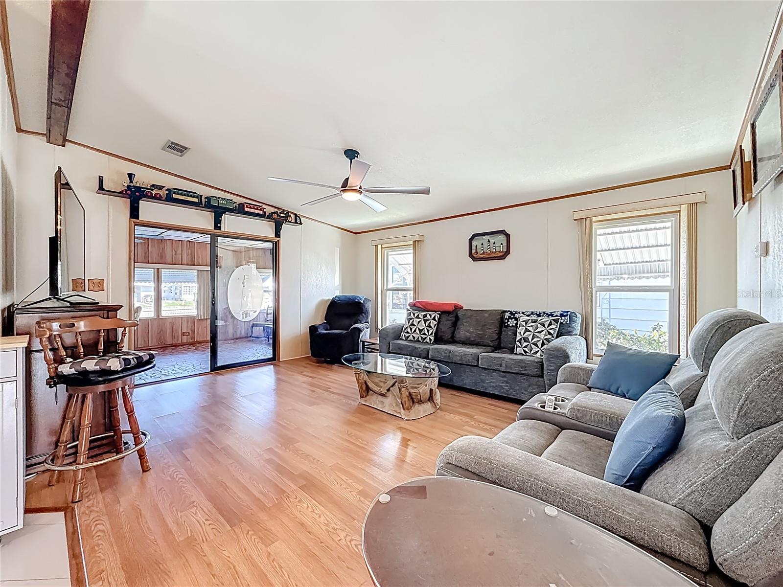 HOLIDAY SHORES MOBILE PARK UNREC - Residential