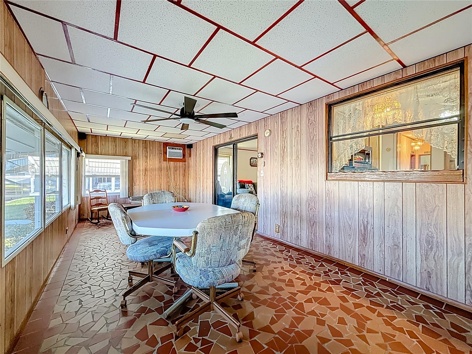 HOLIDAY SHORES MOBILE PARK UNREC - Residential