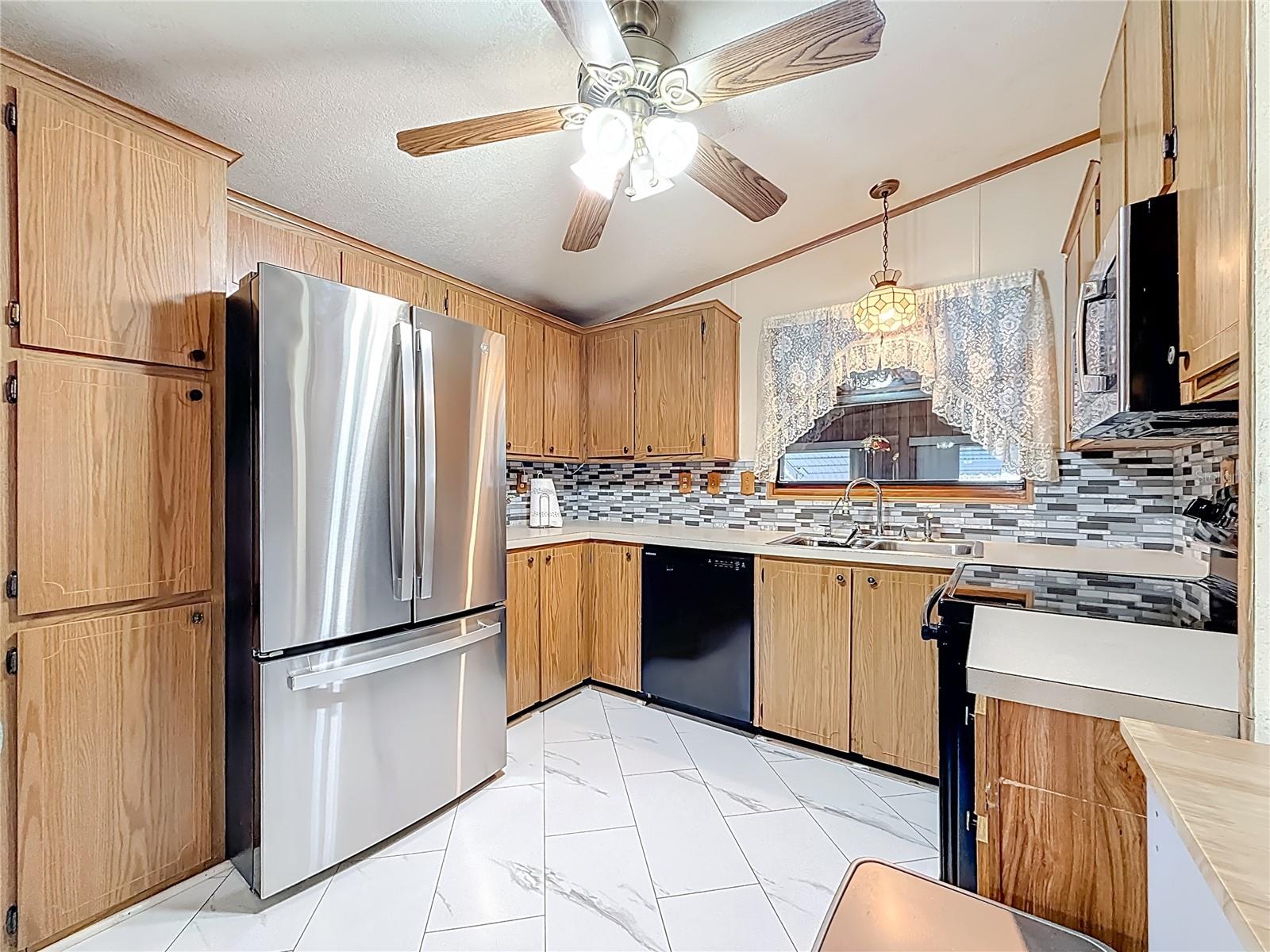 HOLIDAY SHORES MOBILE PARK UNREC - Residential