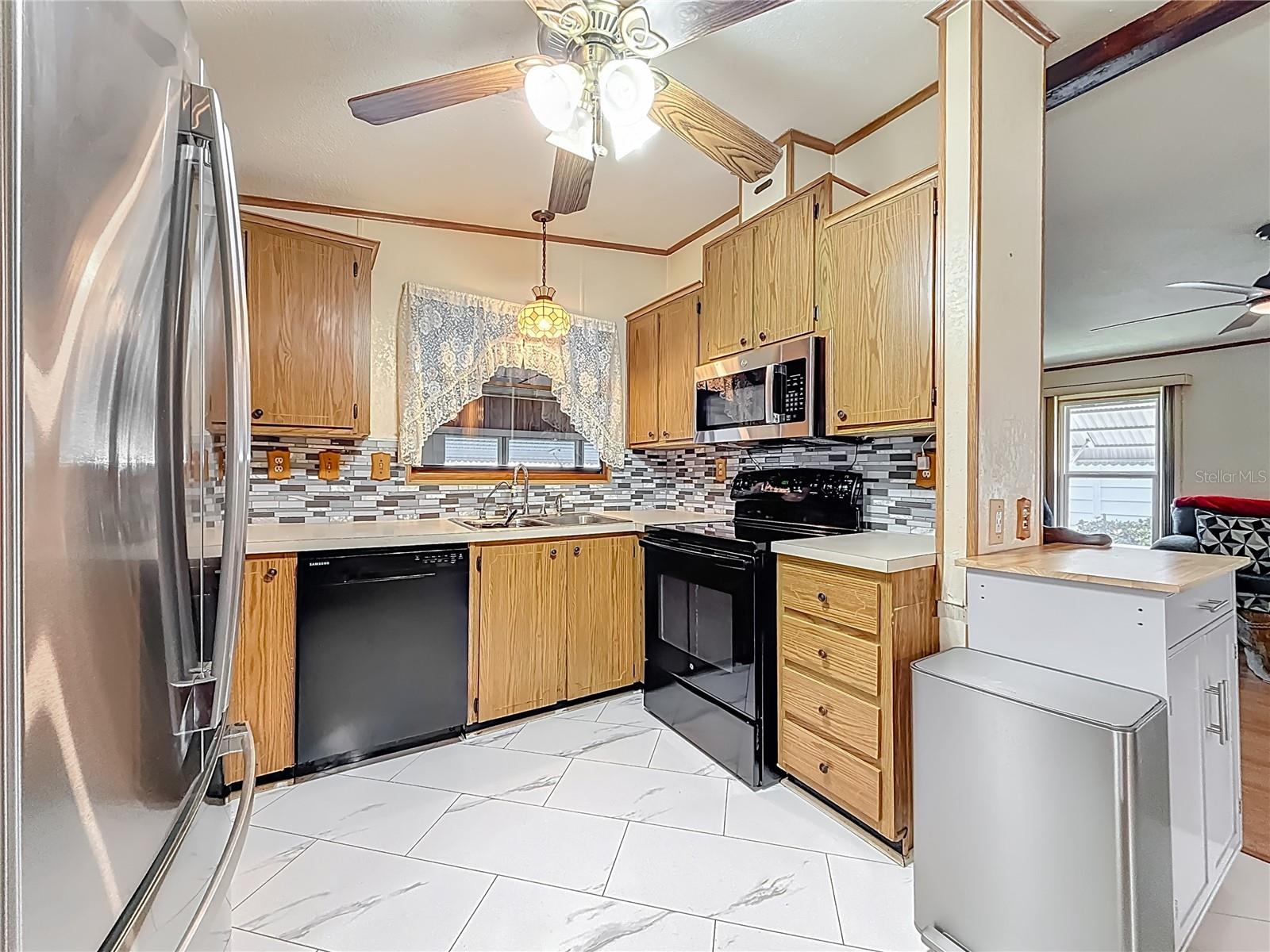 HOLIDAY SHORES MOBILE PARK UNREC - Residential