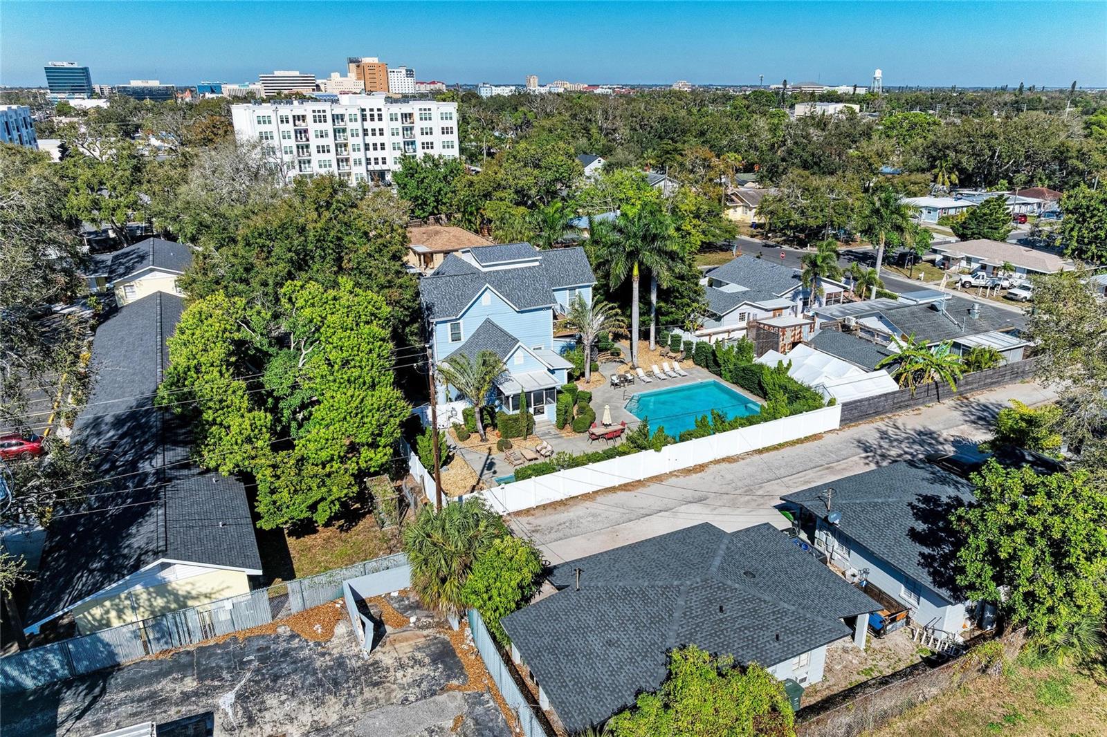 MAPLE COURT - Residential