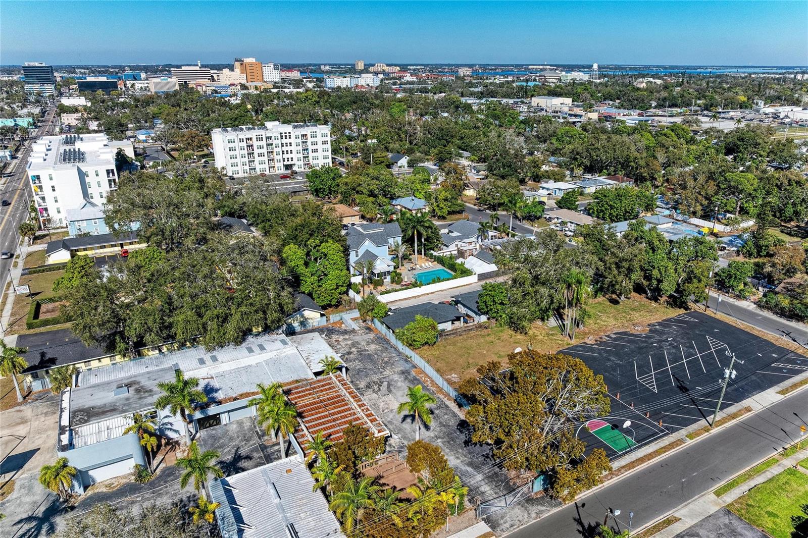 MAPLE COURT - Residential
