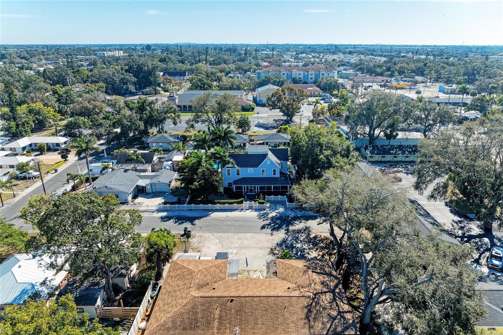 MAPLE COURT - Residential