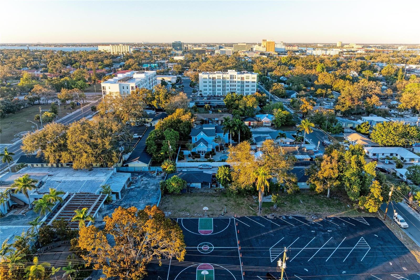 MAPLE COURT - Residential