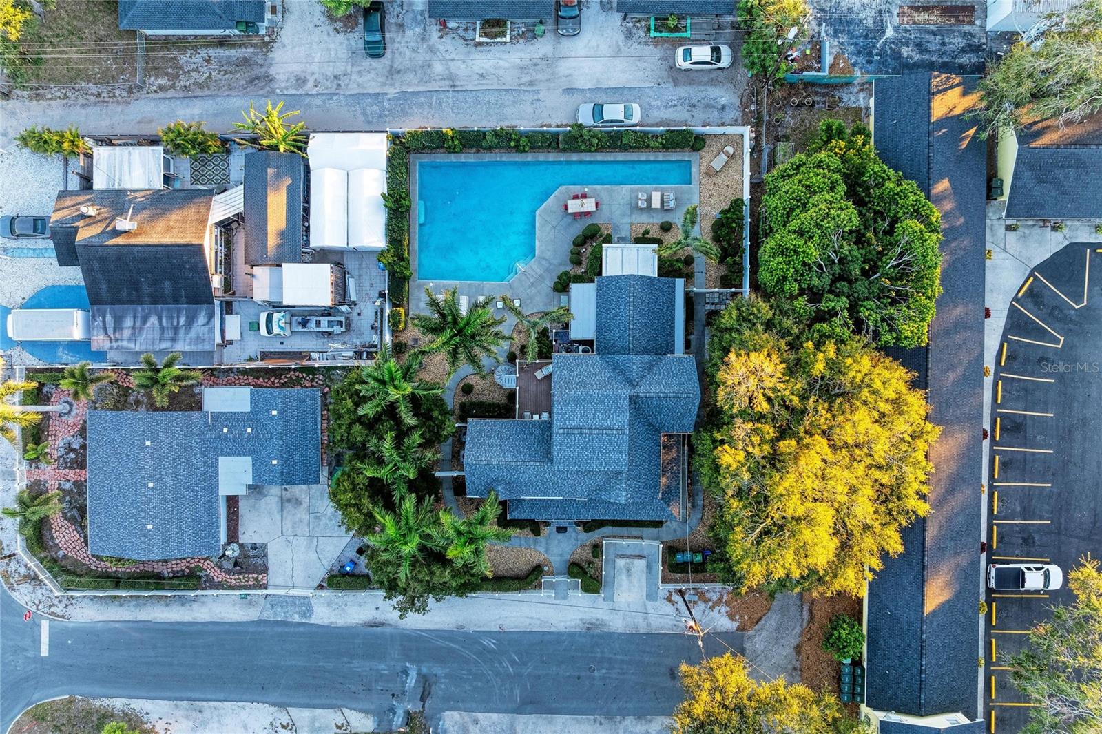 MAPLE COURT - Residential