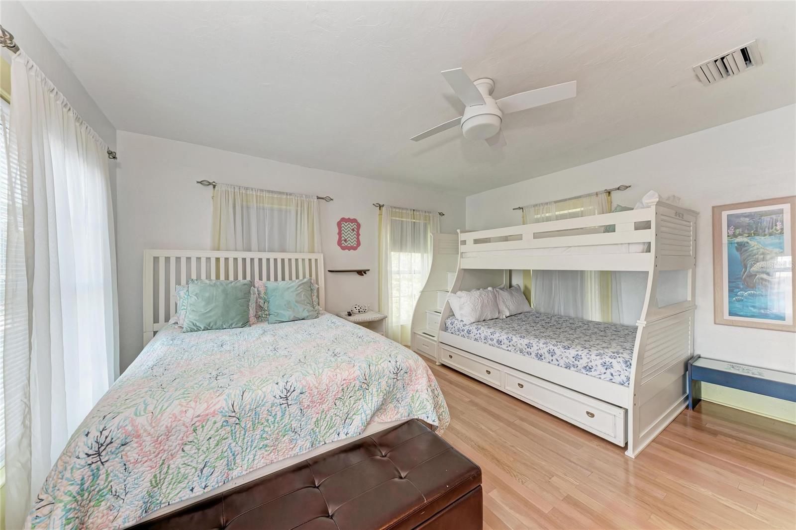 MAPLE COURT - Residential