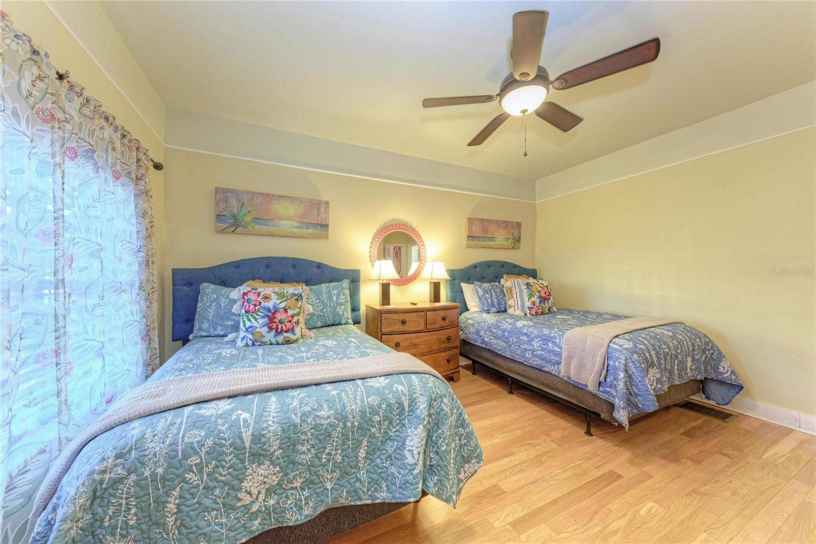 MAPLE COURT - Residential