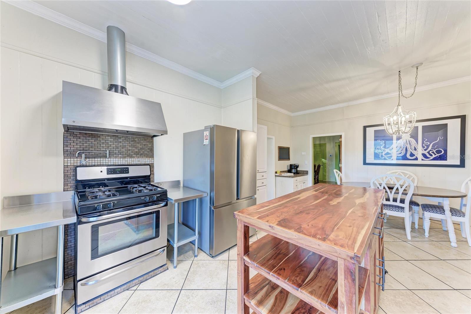 MAPLE COURT - Residential