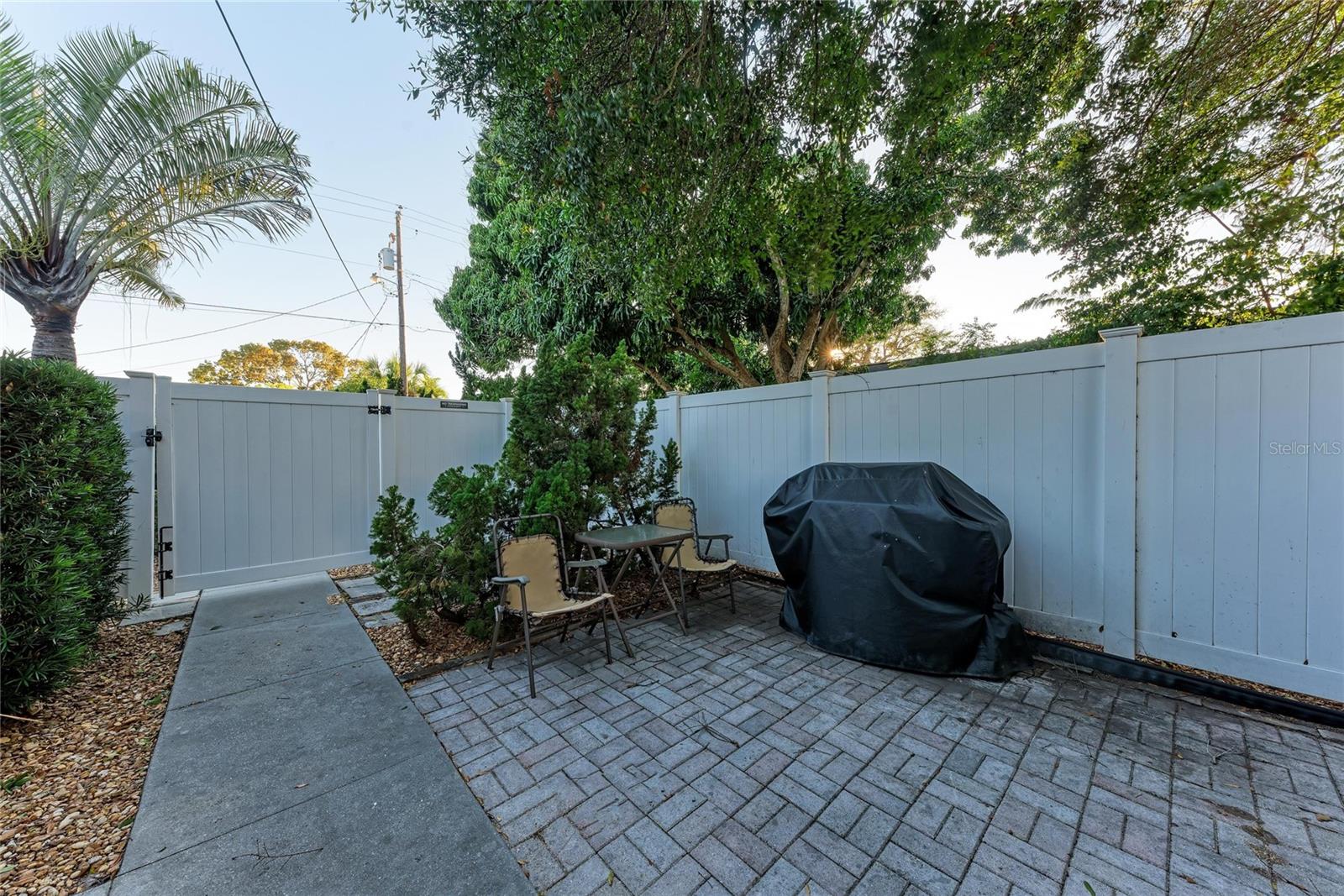 MAPLE COURT - Residential