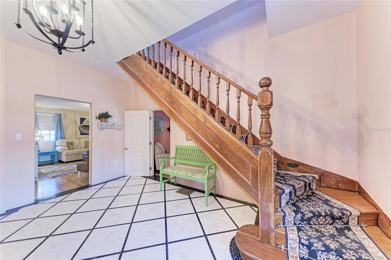 MAPLE COURT - Residential