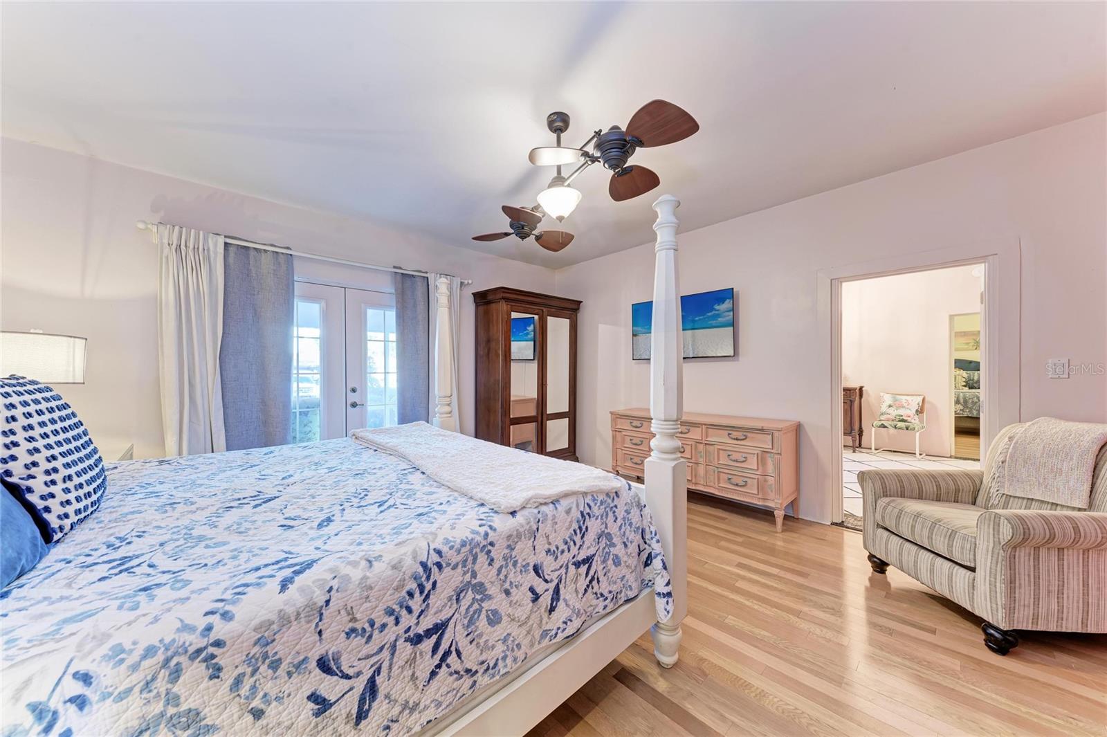 MAPLE COURT - Residential