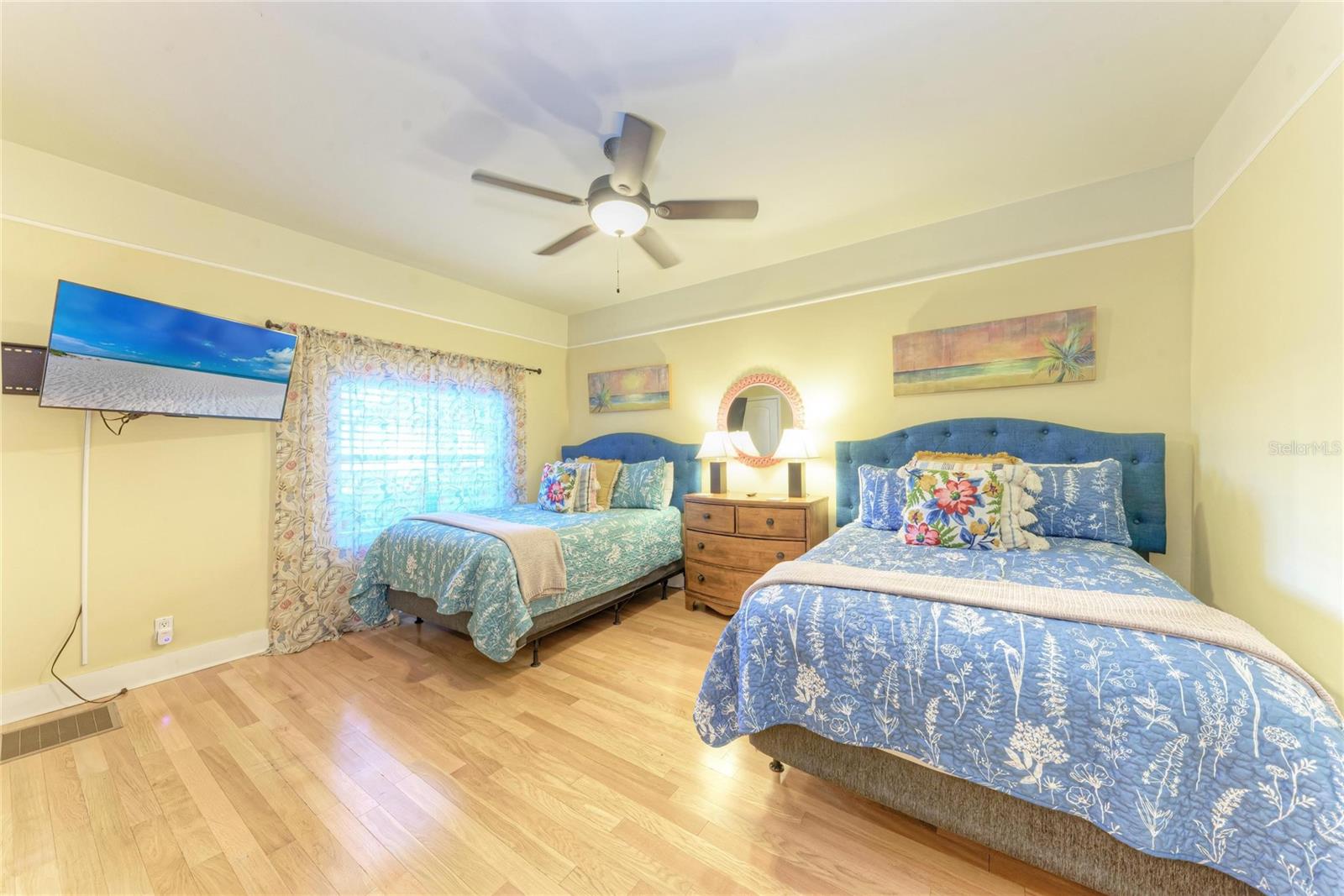 MAPLE COURT - Residential