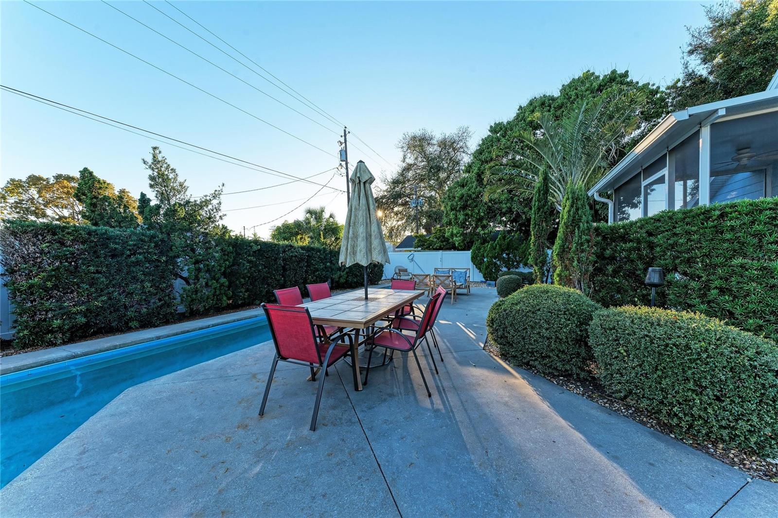 MAPLE COURT - Residential