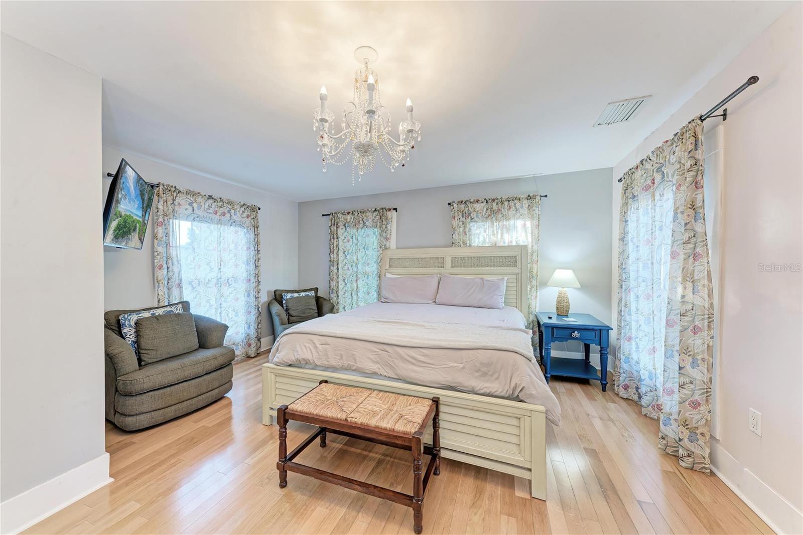 MAPLE COURT - Residential