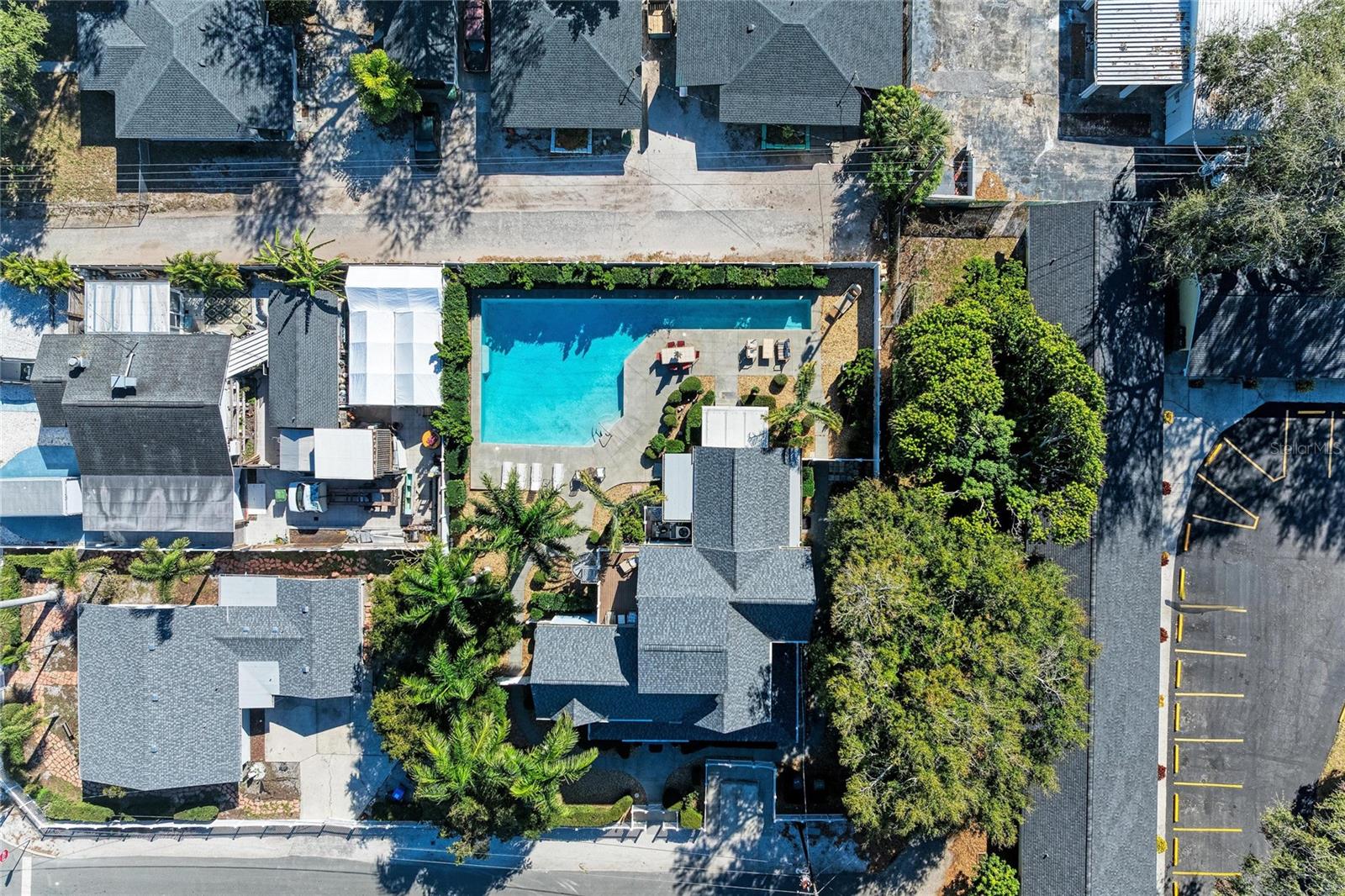 MAPLE COURT - Residential