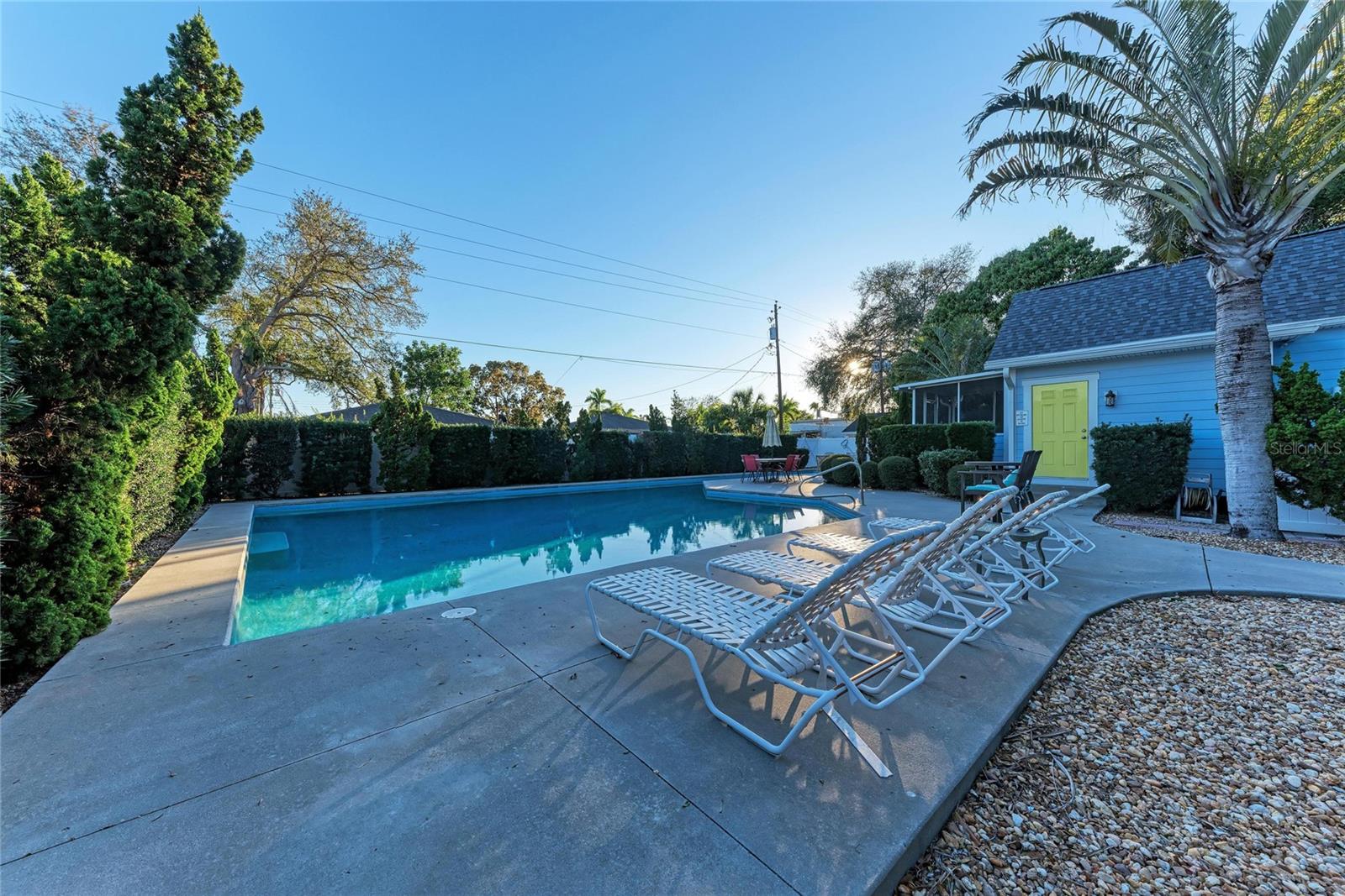 MAPLE COURT - Residential