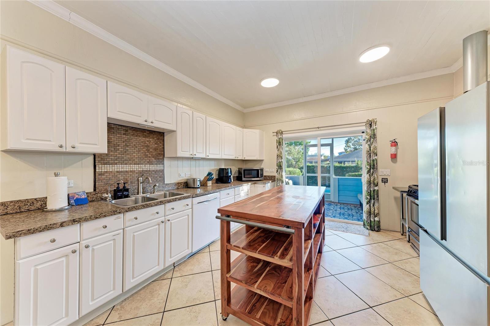 MAPLE COURT - Residential