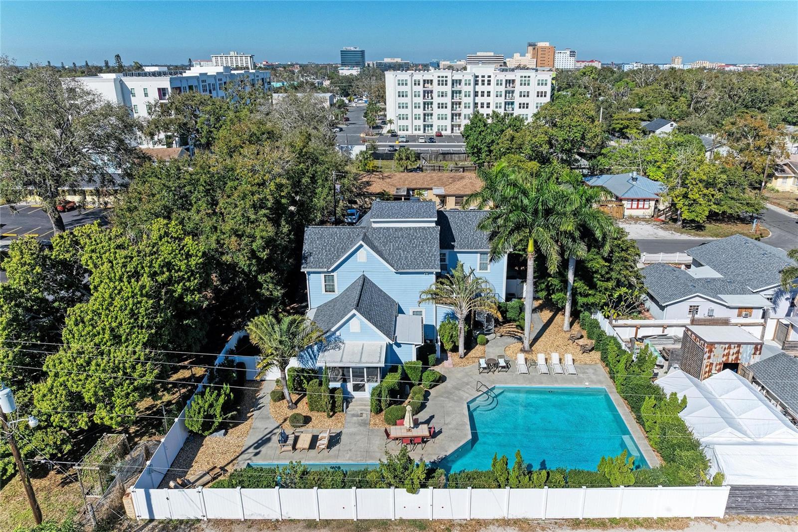 MAPLE COURT - Residential