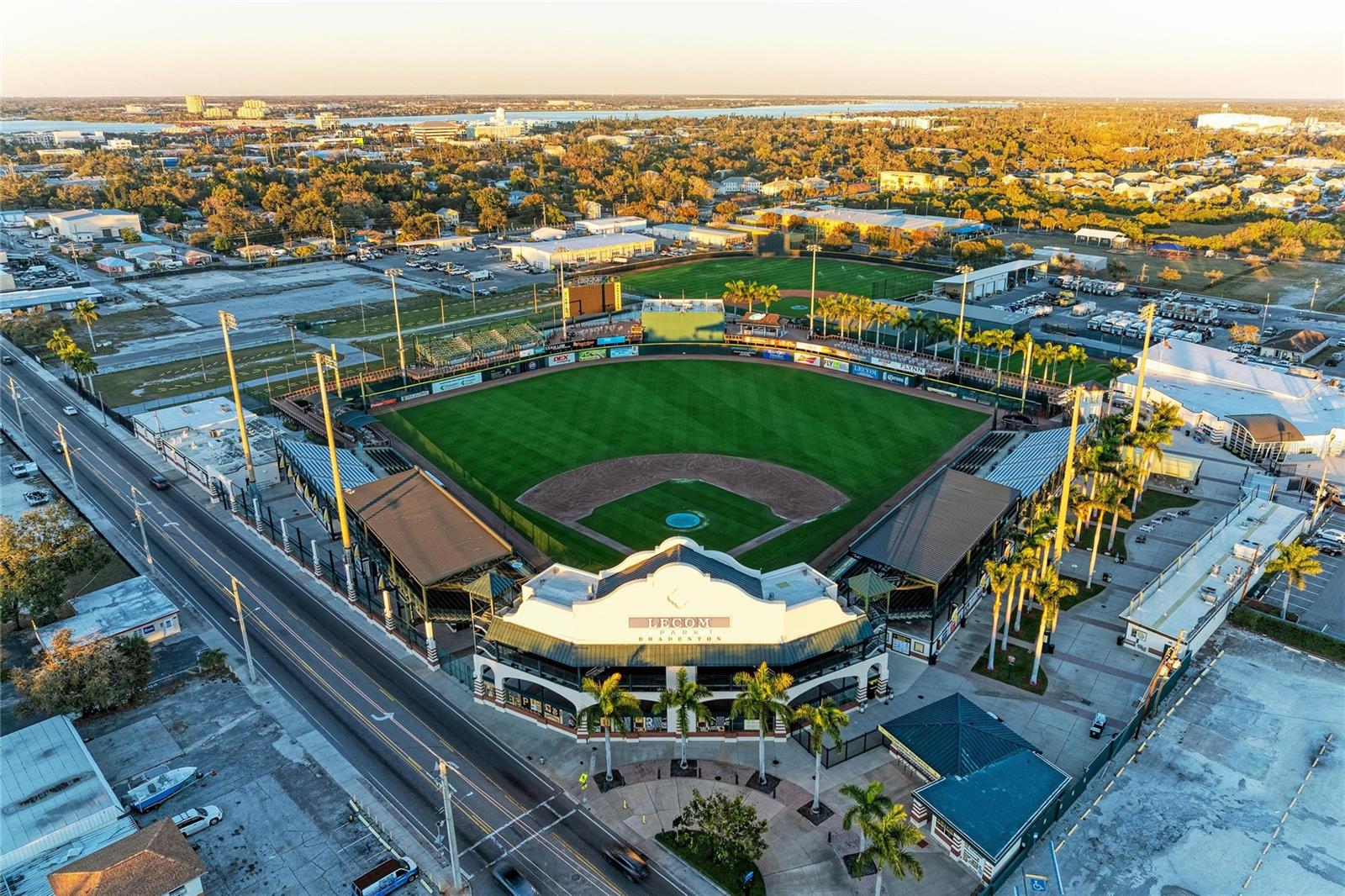 MAPLE COURT - Residential