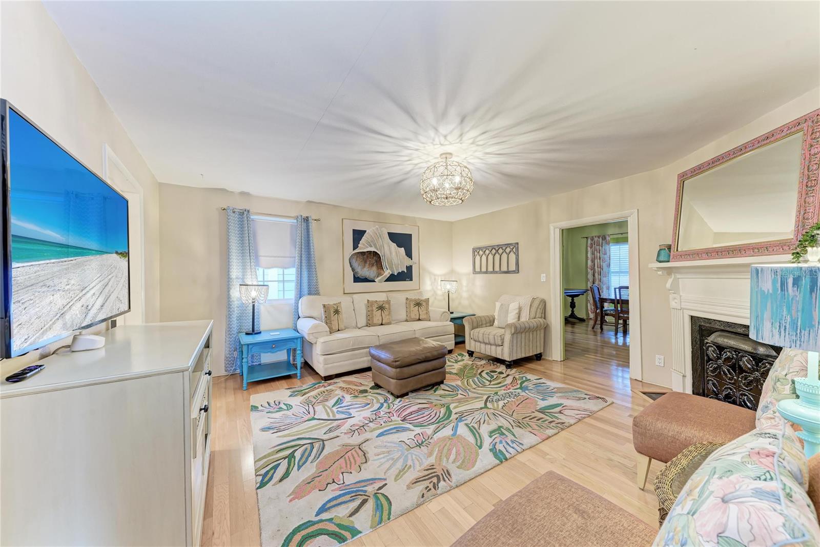 MAPLE COURT - Residential