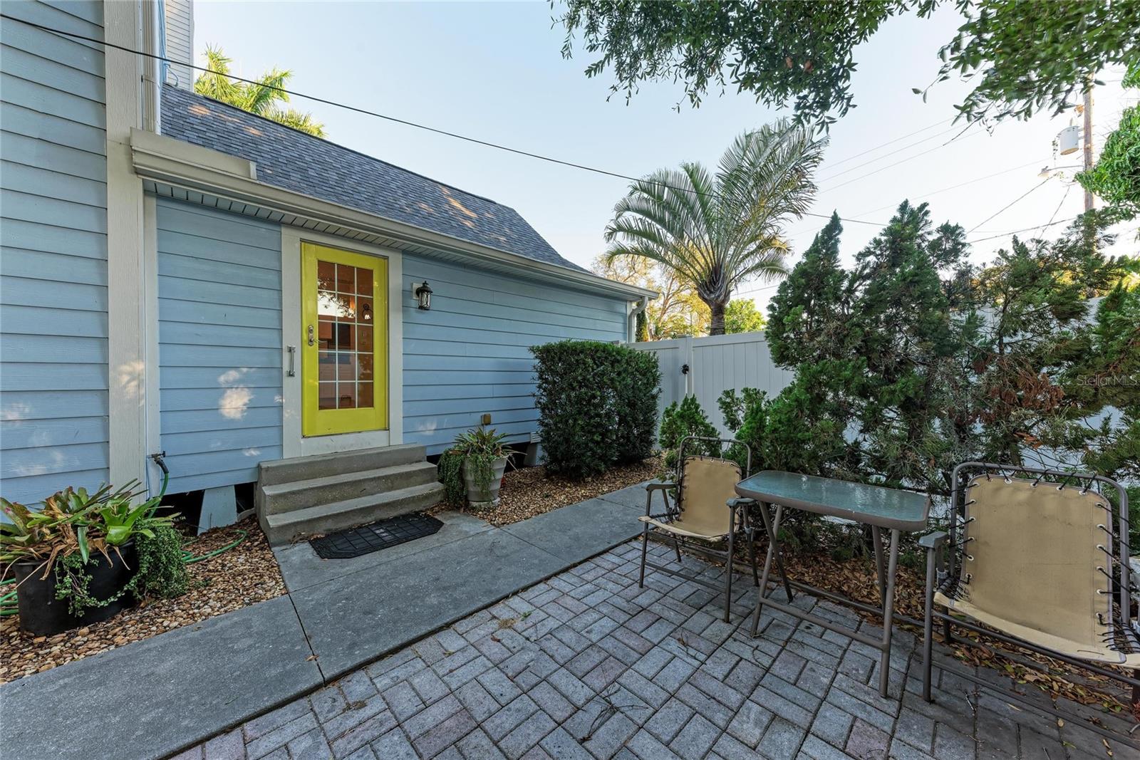 MAPLE COURT - Residential