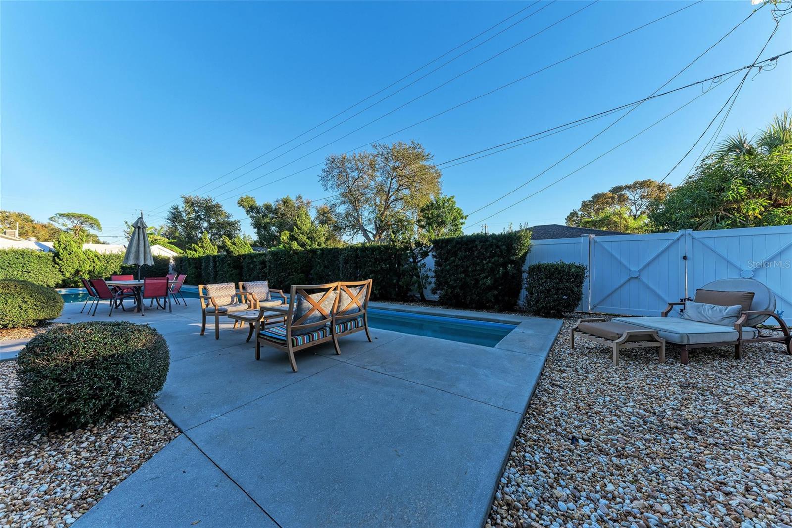 MAPLE COURT - Residential