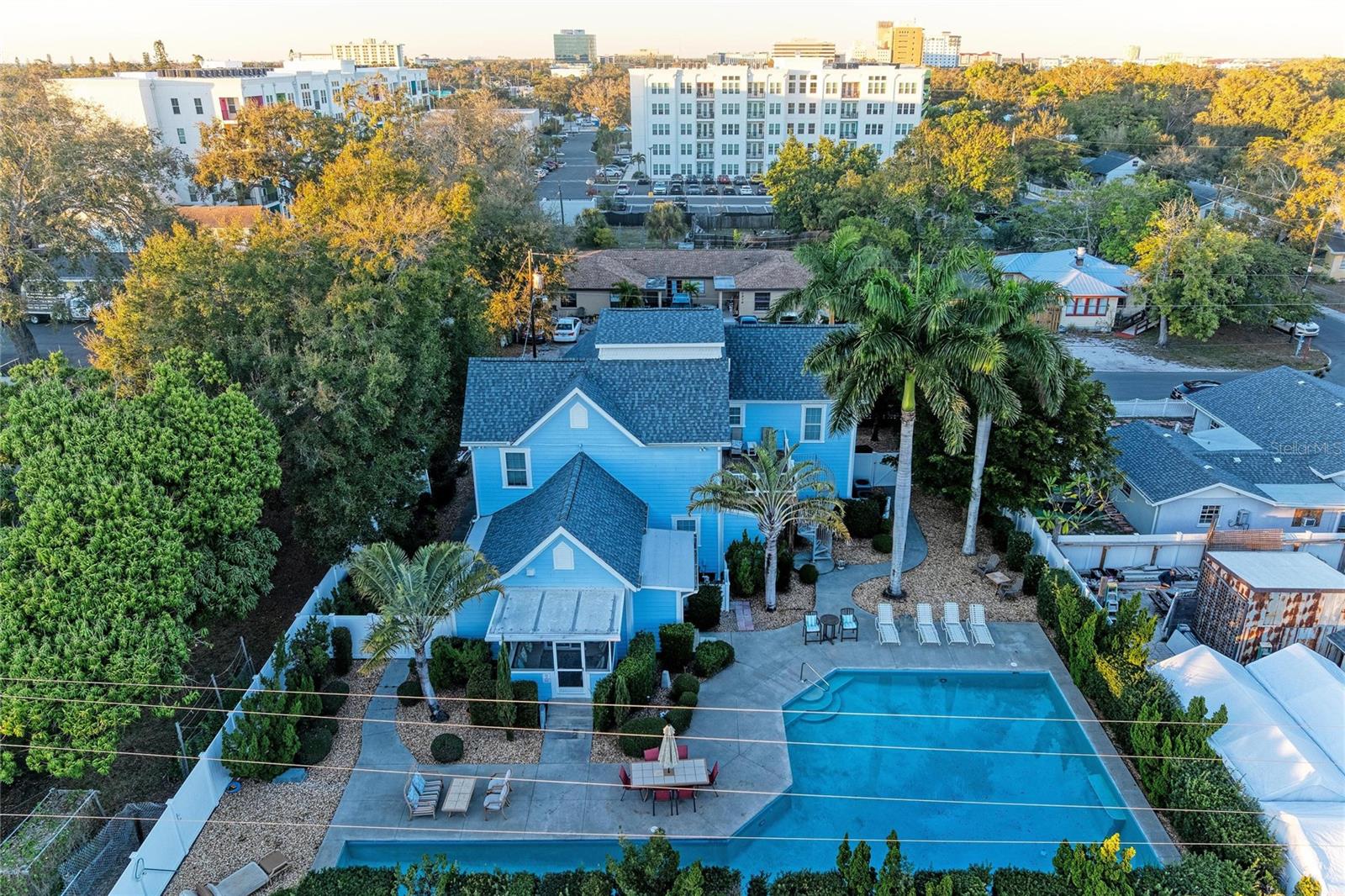 MAPLE COURT - Residential