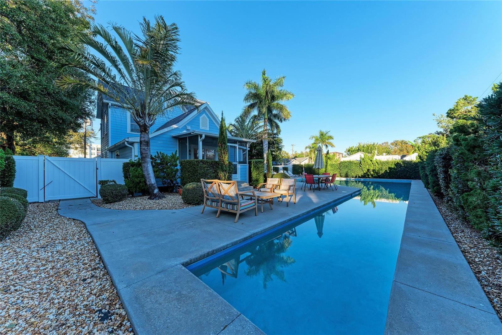 MAPLE COURT - Residential