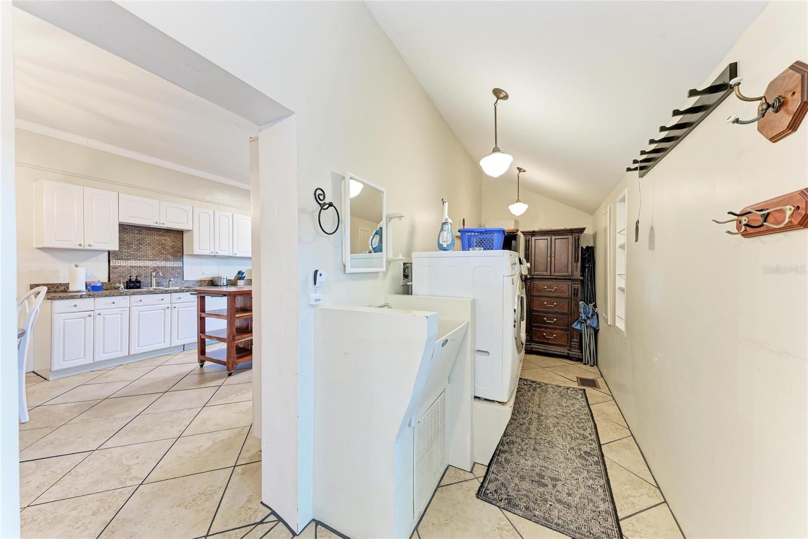 MAPLE COURT - Residential