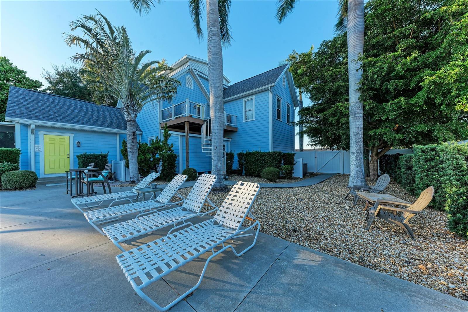 MAPLE COURT - Residential