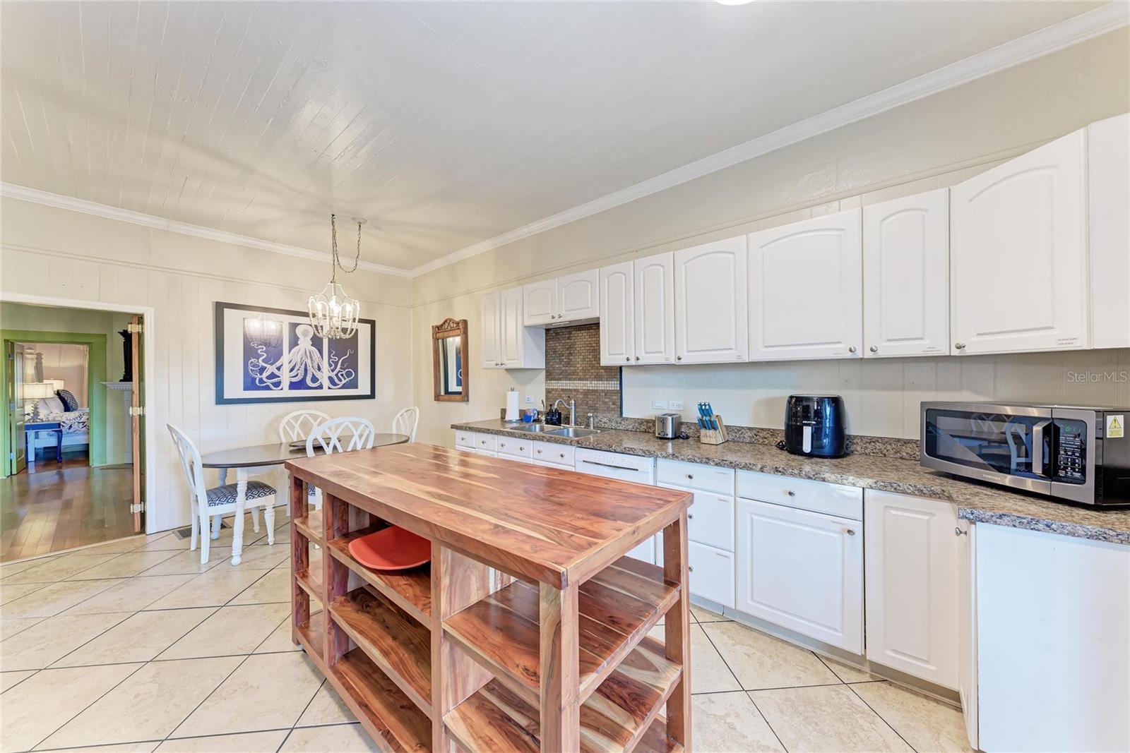 MAPLE COURT - Residential